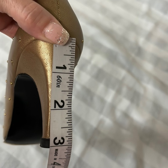 Stuart Weitzman gold with gold round studded 3” heels/pump - Picture 16 of 17